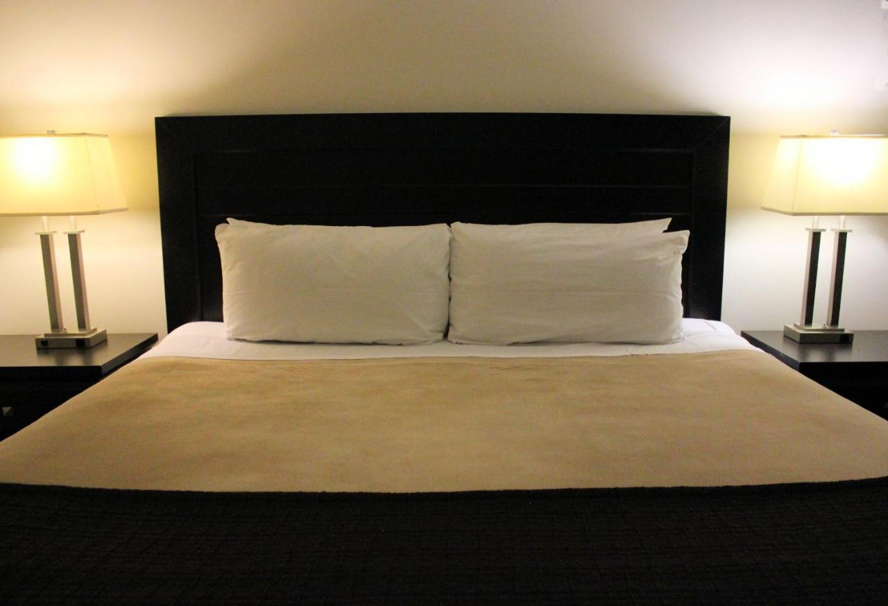Coronet Hotel Prince Albert Bagian luar foto